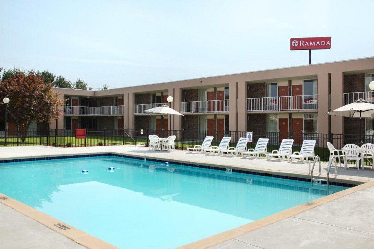 Ramada By Wyndham Wytheville Bagian luar foto