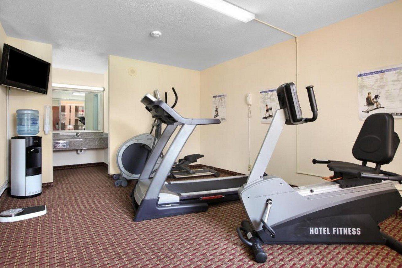 Ramada By Wyndham Wytheville Bagian luar foto