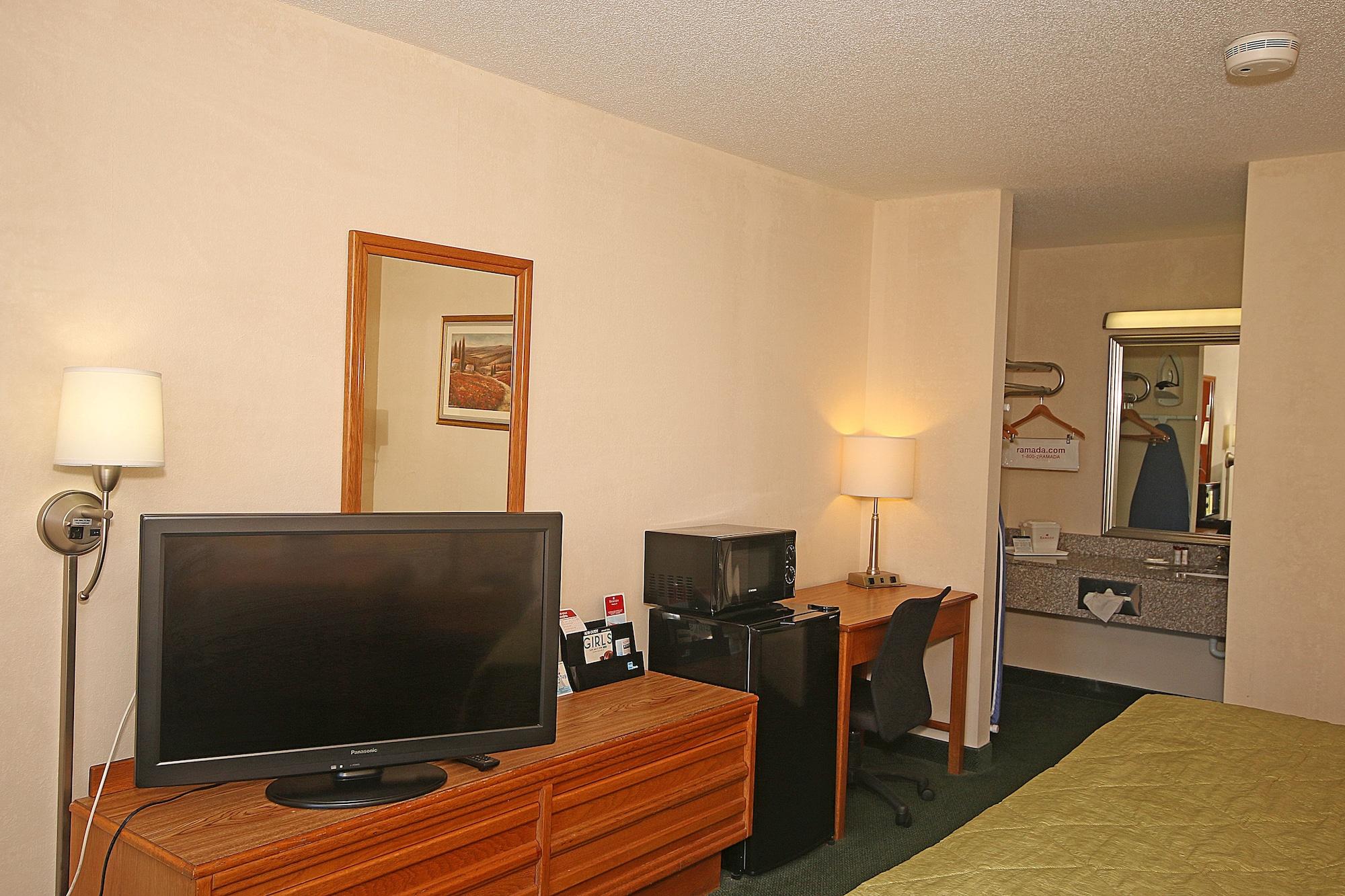 Ramada By Wyndham Wytheville Bagian luar foto