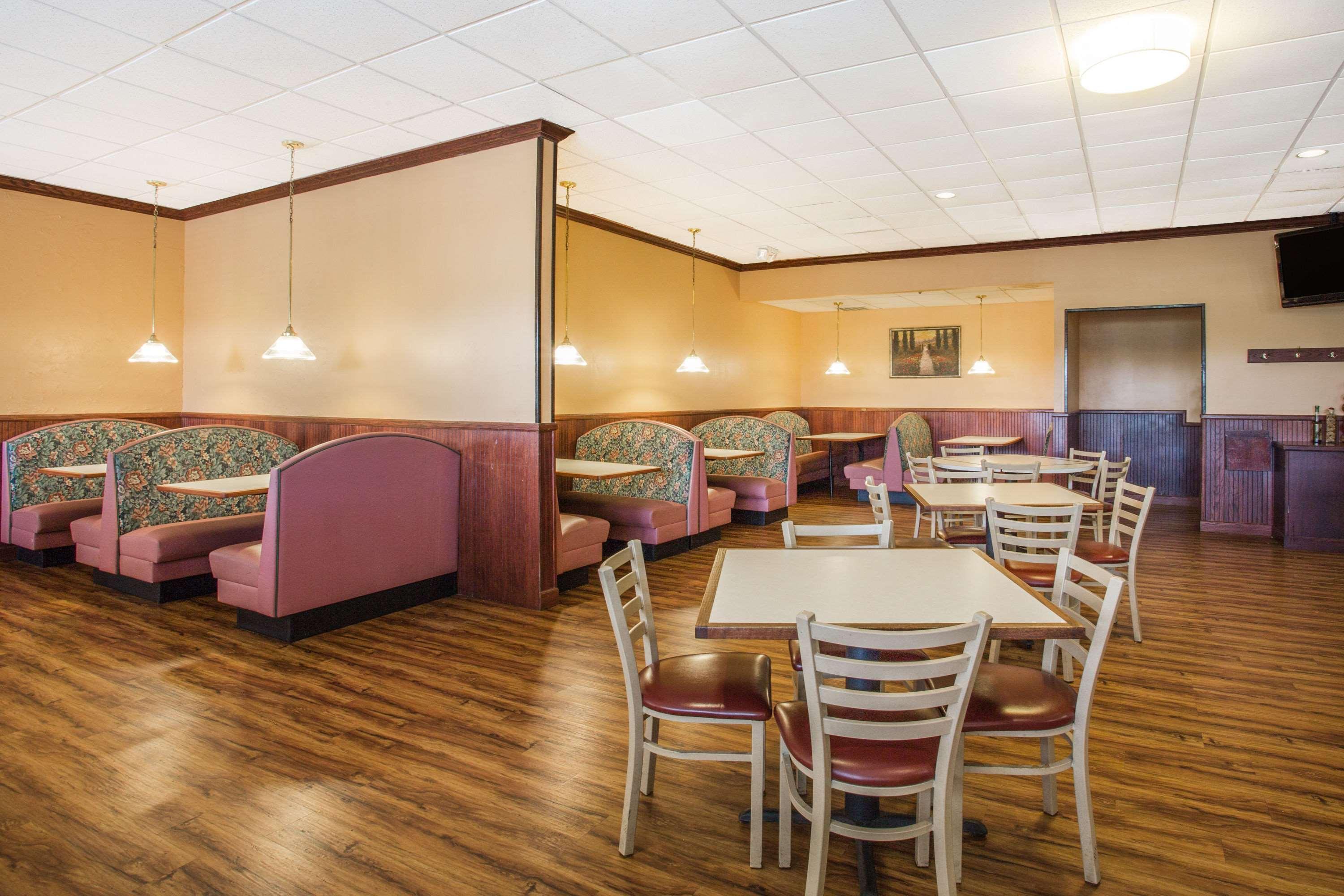 Ramada By Wyndham Wytheville Bagian luar foto