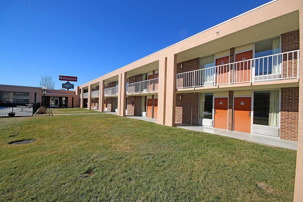 Ramada By Wyndham Wytheville Bagian luar foto