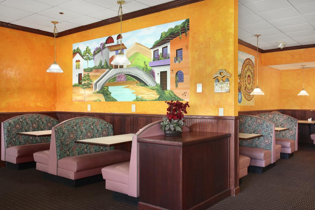 Ramada By Wyndham Wytheville Bagian luar foto