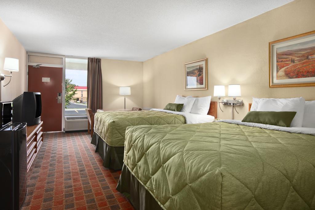 Ramada By Wyndham Wytheville Bagian luar foto
