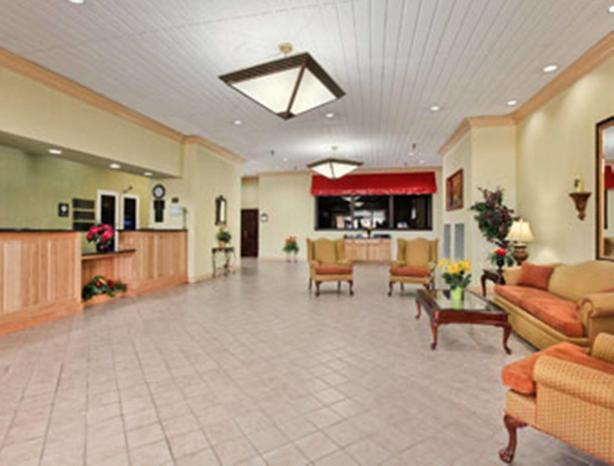 Ramada By Wyndham Wytheville Bagian luar foto