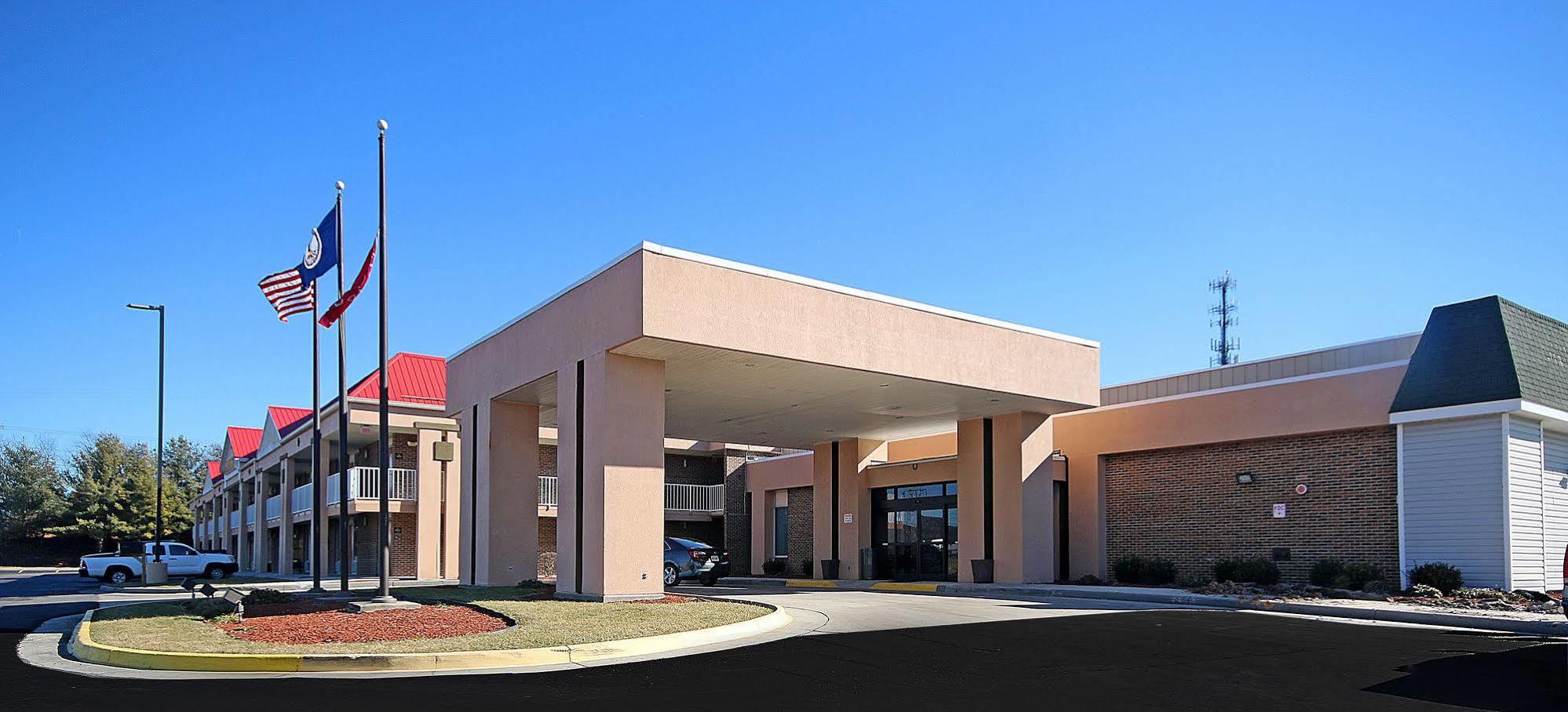 Ramada By Wyndham Wytheville Bagian luar foto