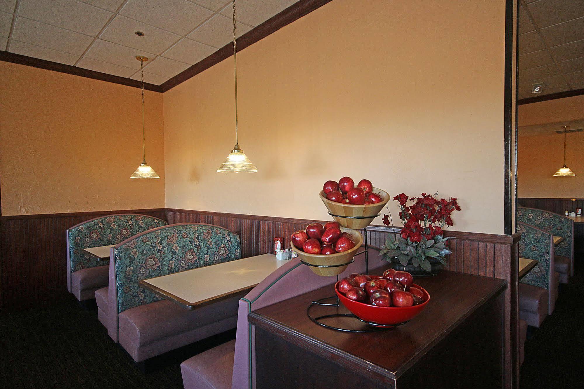 Ramada By Wyndham Wytheville Bagian luar foto
