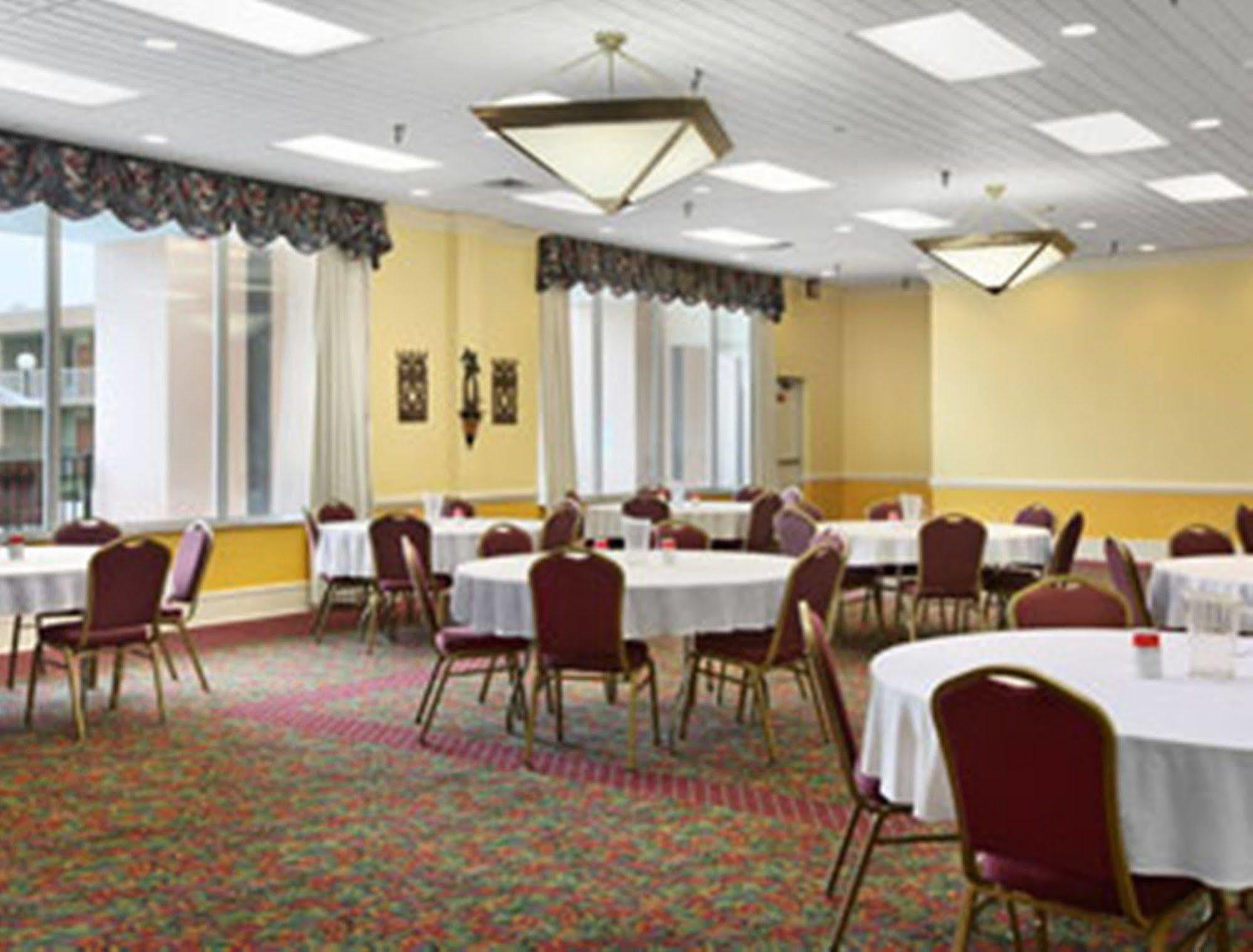 Ramada By Wyndham Wytheville Bagian luar foto