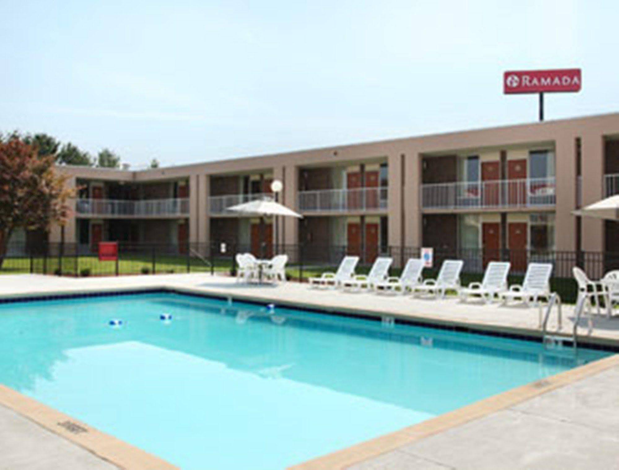 Ramada By Wyndham Wytheville Bagian luar foto