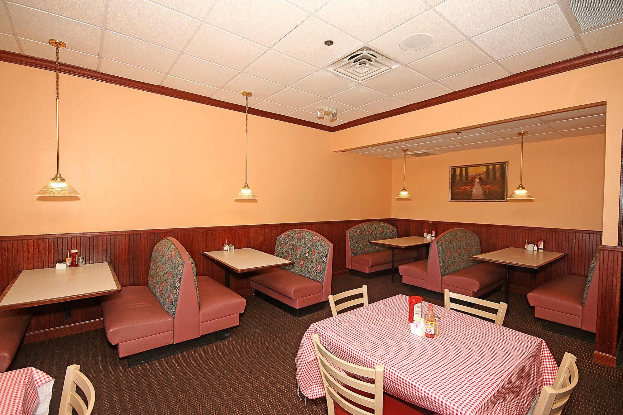 Ramada By Wyndham Wytheville Bagian luar foto