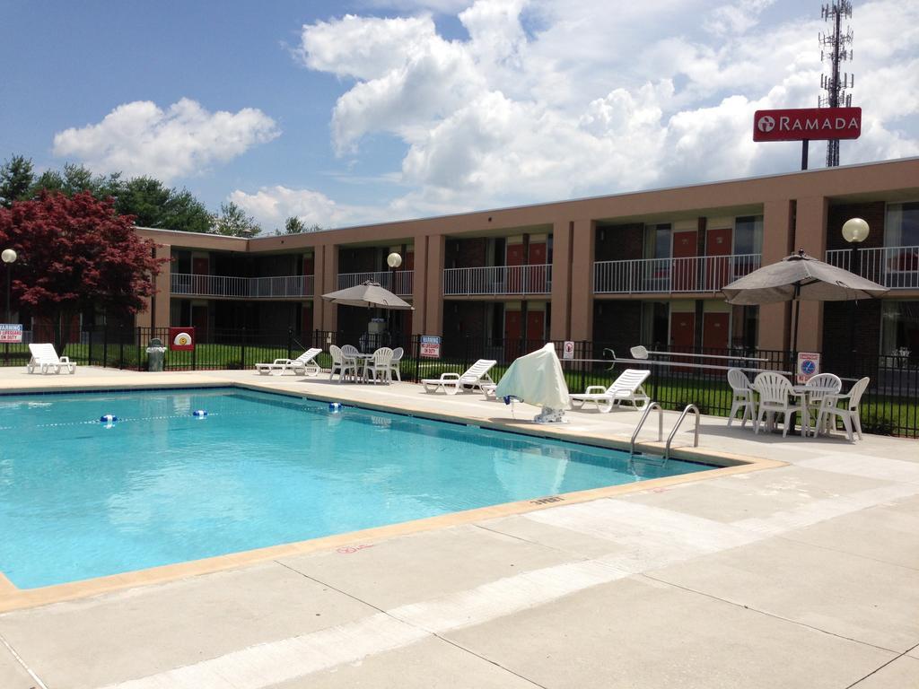 Ramada By Wyndham Wytheville Bagian luar foto