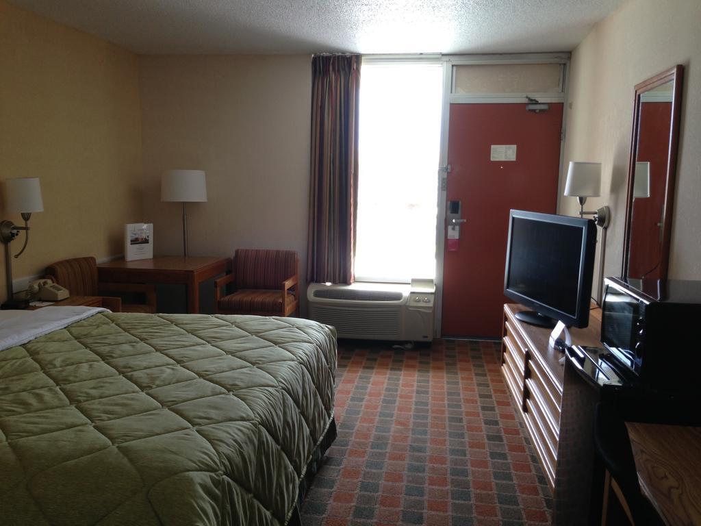 Ramada By Wyndham Wytheville Bagian luar foto